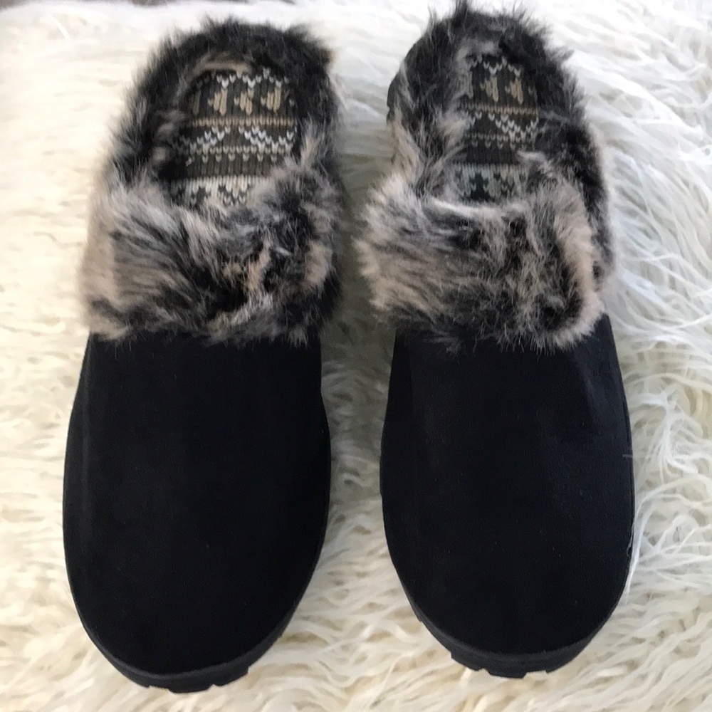 Womens House slippers, size 9, black with lined fur.